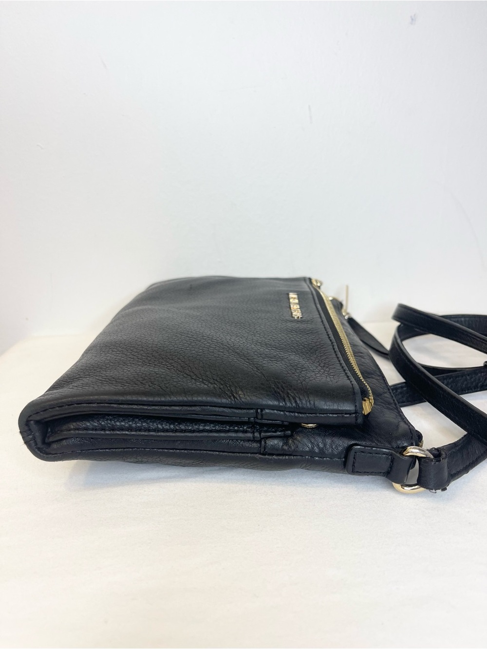 Michael Kors Leather Trisha Triple Compartment Crossbody Gold Hardware EUC - Picture 4 of 16